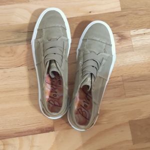 NEW Blowfish Malibu canvas slip-on sneakers size 9